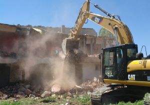 Yakutiye'de dönüşüm yıkımı sürüyor